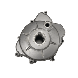 TAMPA LATERAL ESQUERDA DO MOTOR (TAMPA ESTATOR) - POP110i